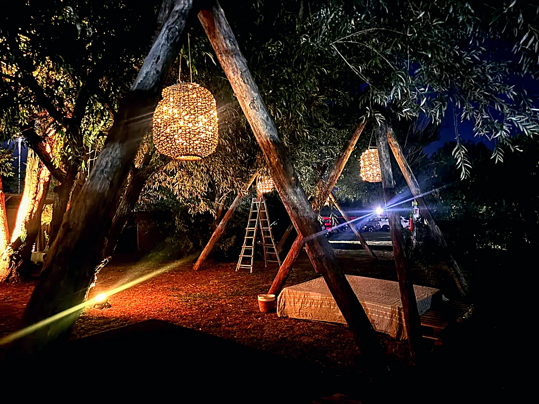 Il lampadario tra gli alberi — Kirke