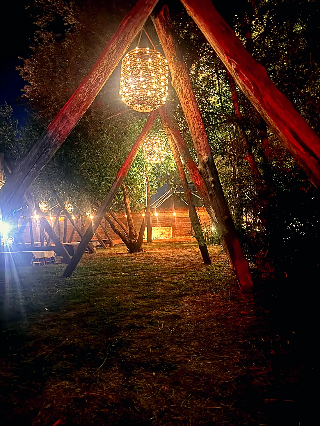 La tenda con il lampadario — Kirke